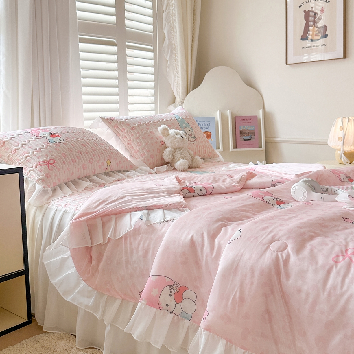 91家纺网 家纺一手货源 找家纺 慕澄2026新款小版印花床裙款乳胶凉席凉感丝夏被四件套 小精灵