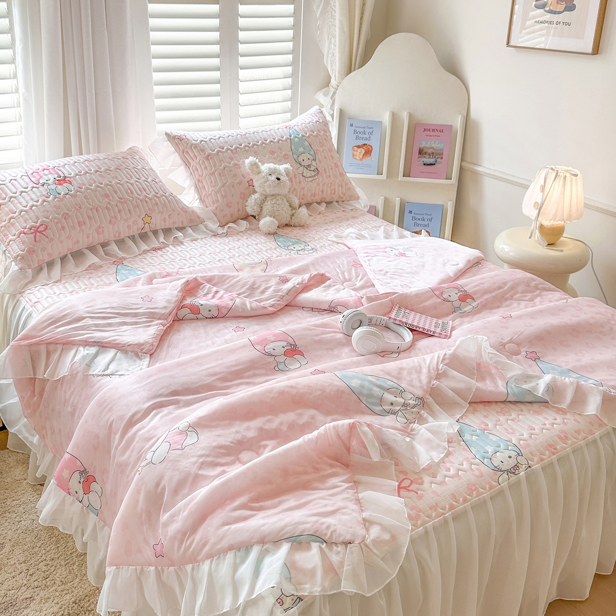 91家纺网 家纺一手货源 找家纺 慕澄2026新款小版印花床裙款乳胶凉席凉感丝夏被四件套 小精灵