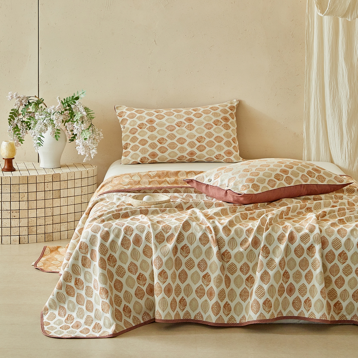 91家纺网 家纺一手货源 找家纺 孑寐家纺 2026新款100%纯棉色织双面大提花老粗布凉席三件套 金栗叶影-暖棕