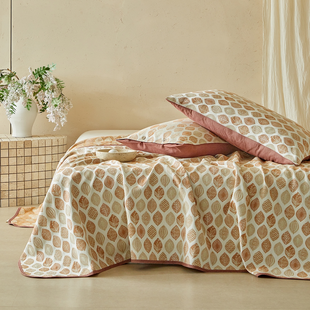 91家纺网 家纺一手货源 找家纺 孑寐家纺 2026新款100%纯棉色织双面大提花老粗布凉席三件套 金栗叶影-暖棕