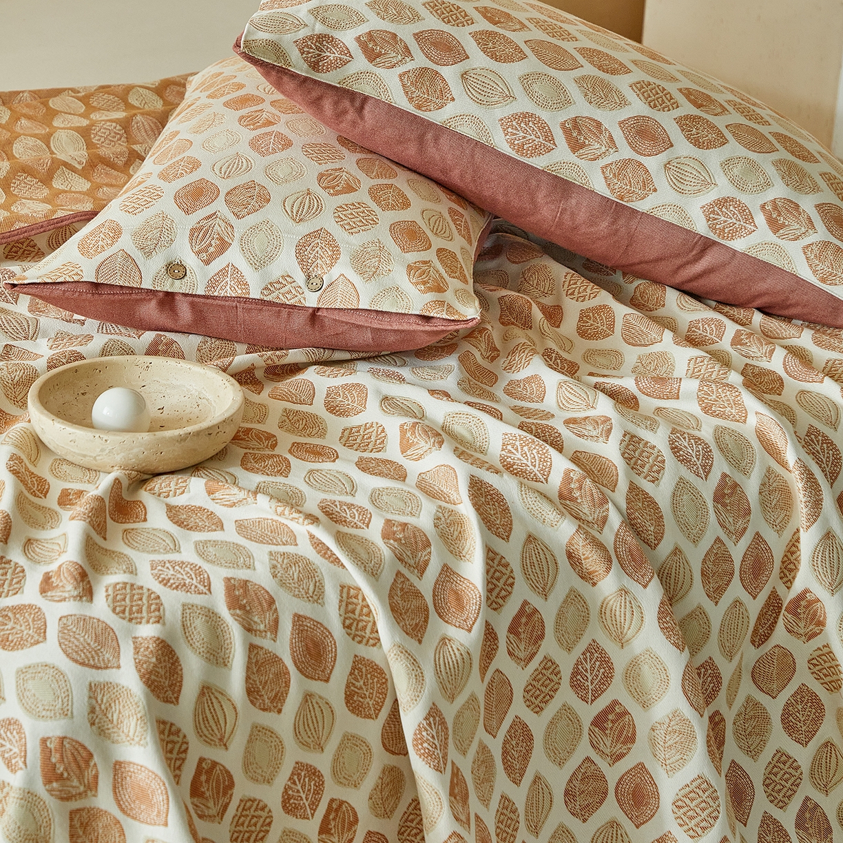 91家纺网 家纺一手货源 找家纺 孑寐家纺 2026新款100%纯棉色织双面大提花老粗布凉席三件套 金栗叶影-暖棕