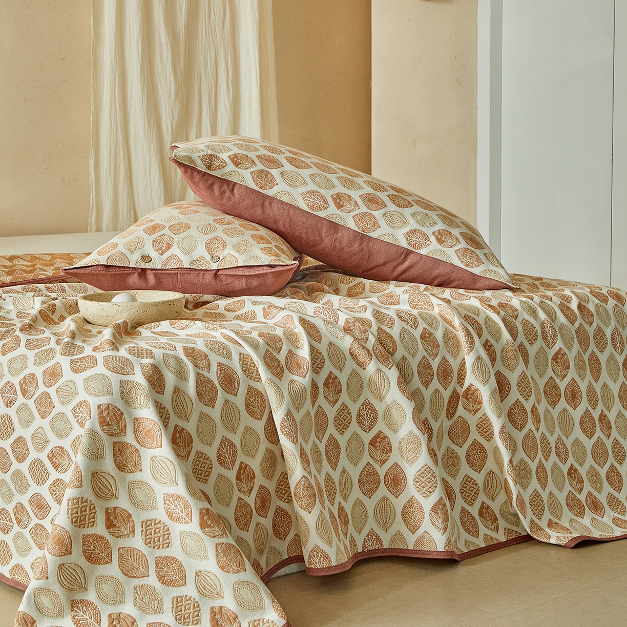 91家纺网 家纺一手货源 找家纺 孑寐家纺 2026新款100%纯棉色织双面大提花老粗布凉席三件套 金栗叶影-暖棕