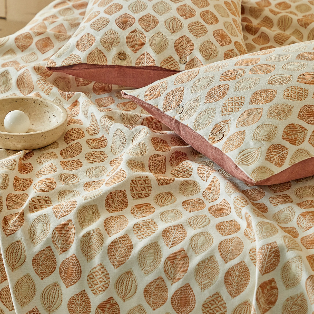 91家纺网 家纺一手货源 找家纺 孑寐家纺 2026新款100%纯棉色织双面大提花老粗布凉席三件套 金栗叶影-暖棕