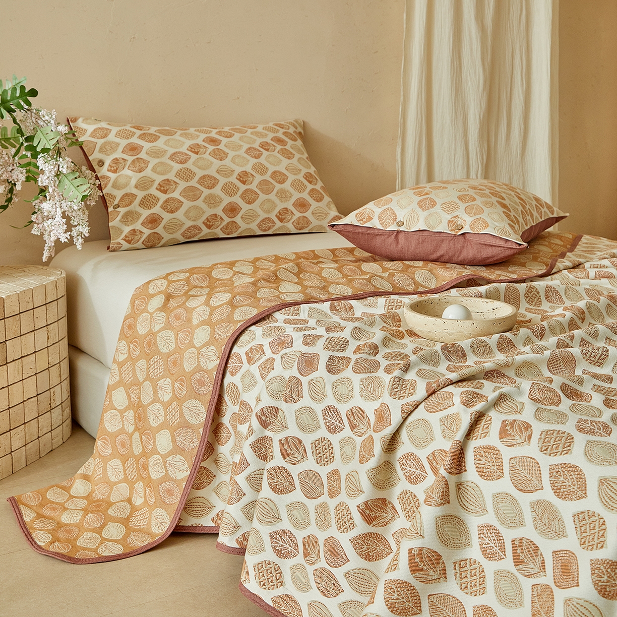 91家纺网 家纺一手货源 找家纺 孑寐家纺 2026新款100%纯棉色织双面大提花老粗布凉席三件套 金栗叶影-暖棕