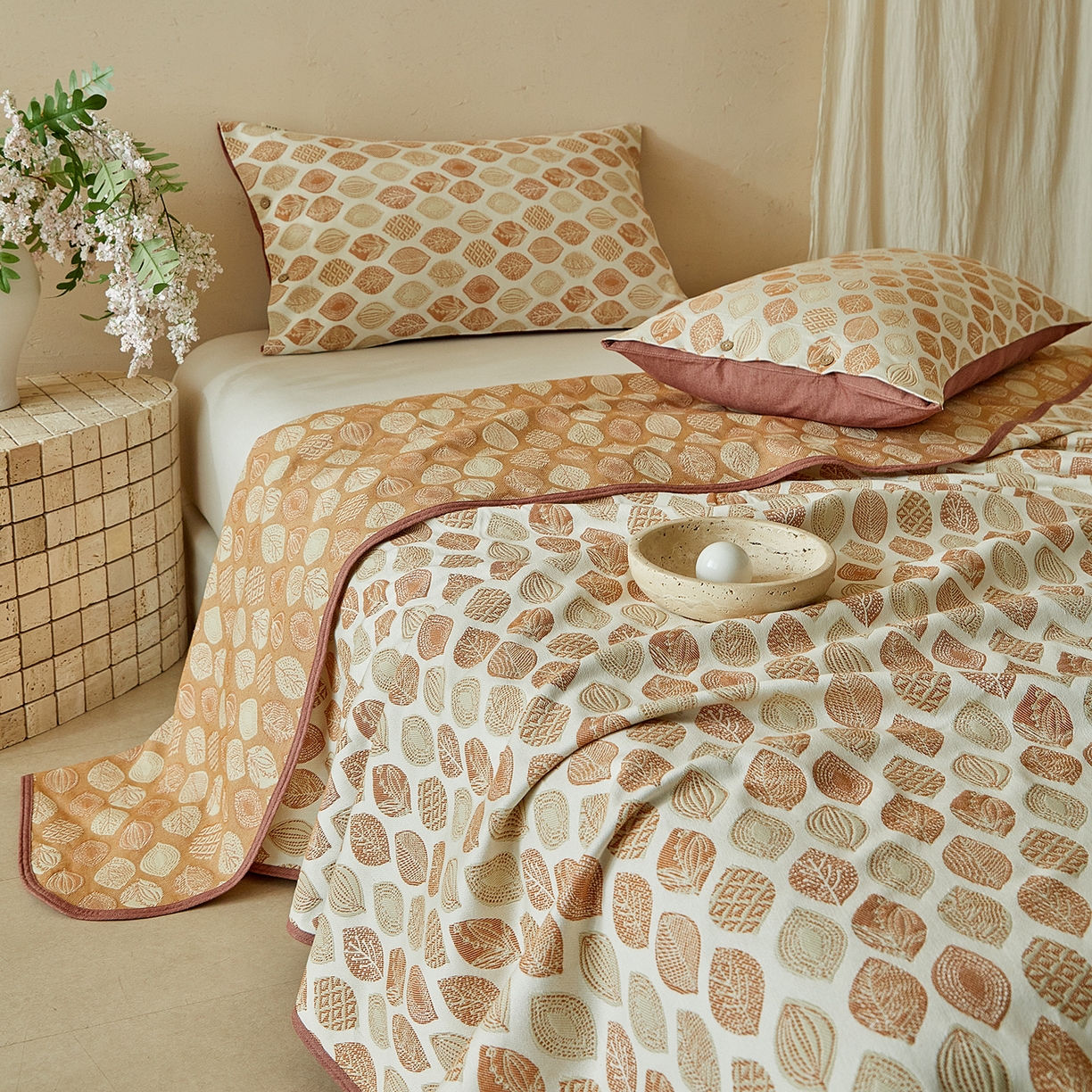 91家纺网 家纺一手货源 找家纺 孑寐家纺 2026新款100%纯棉色织双面大提花老粗布凉席三件套 金栗叶影-暖棕