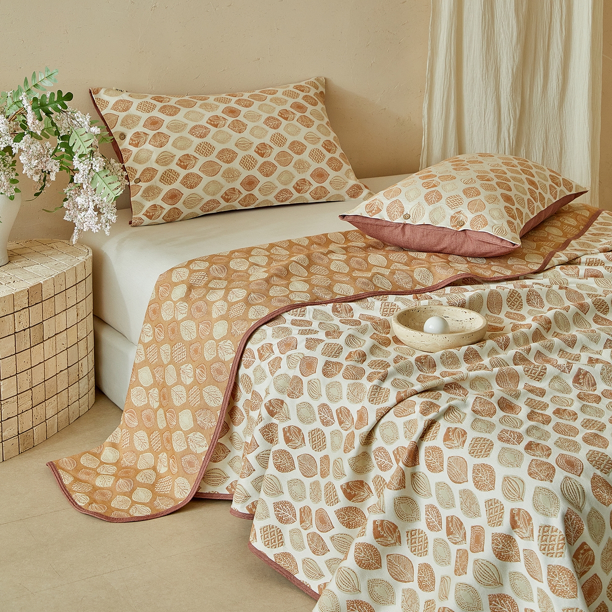 91家纺网 家纺一手货源 找家纺 孑寐家纺 2026新款100%纯棉色织双面大提花老粗布凉席三件套 金栗叶影-暖棕