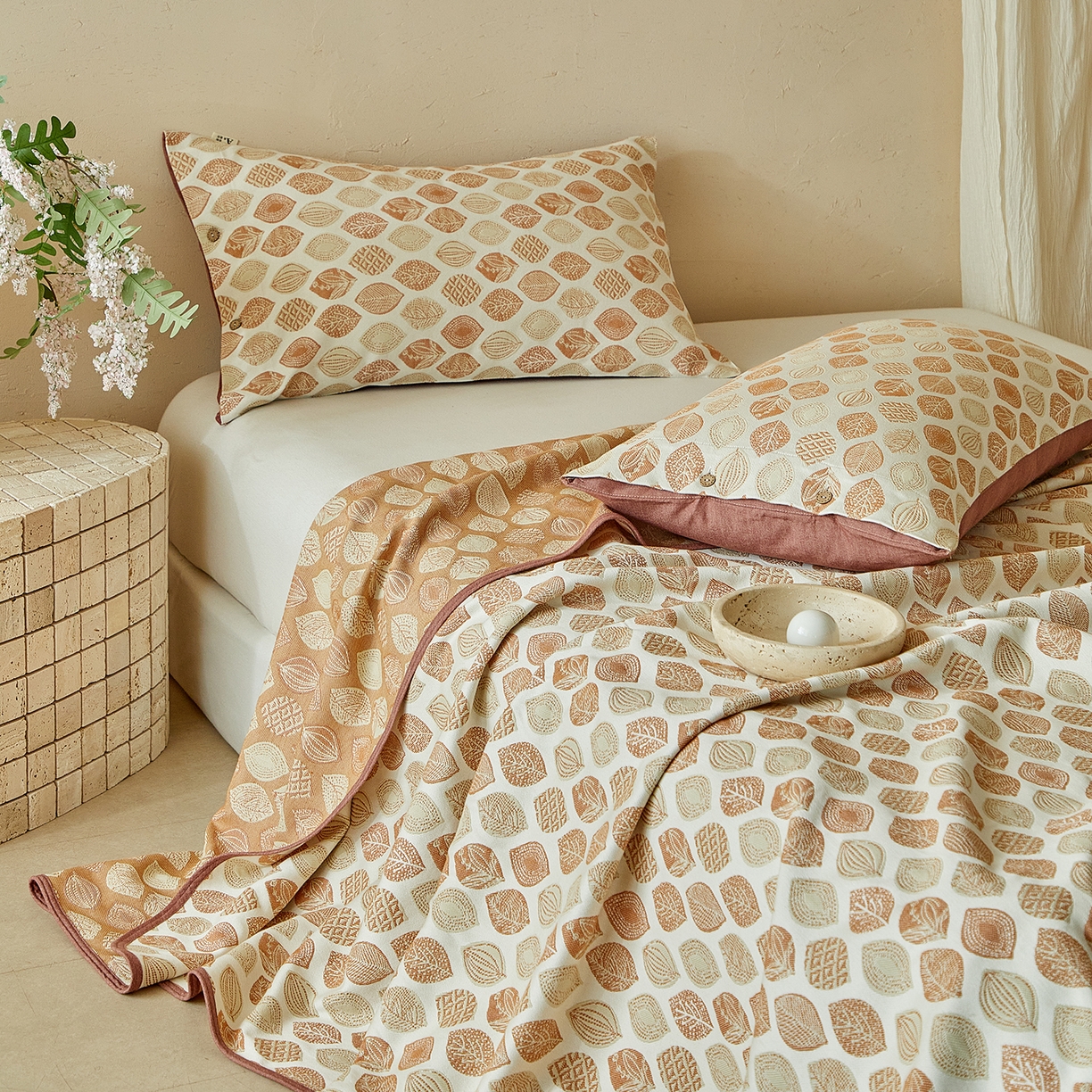 91家纺网 家纺一手货源 找家纺 孑寐家纺 2026新款100%纯棉色织双面大提花老粗布凉席三件套 金栗叶影-暖棕