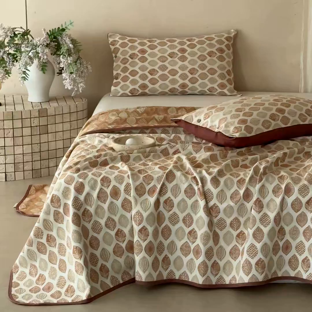 91家纺网 家纺一手货源 找家纺 孑寐家纺 2026新款100%纯棉色织双面大提花老粗布凉席三件套 金栗叶影-暖棕