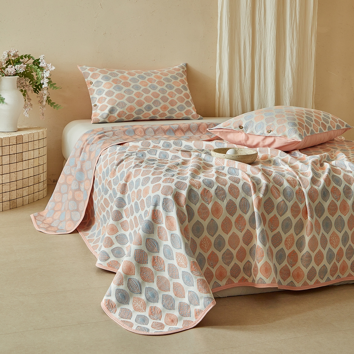 91家纺网 家纺一手货源 找家纺 孑寐家纺 2026新款100%纯棉色织双面大提花老粗布凉席三件套 金栗叶影-浅粉