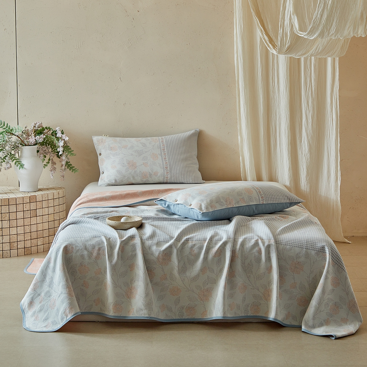 91家纺网 家纺一手货源 找家纺 孑寐家纺 2026新款100%纯棉色织双面大提花老粗布凉席三件套 森间枝语-橘调