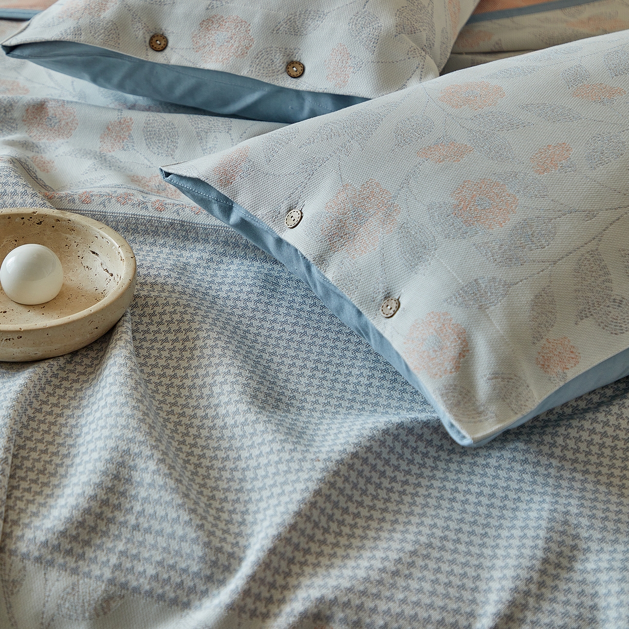 91家纺网 家纺一手货源 找家纺 孑寐家纺 2026新款100%纯棉色织双面大提花老粗布凉席三件套 森间枝语-橘调