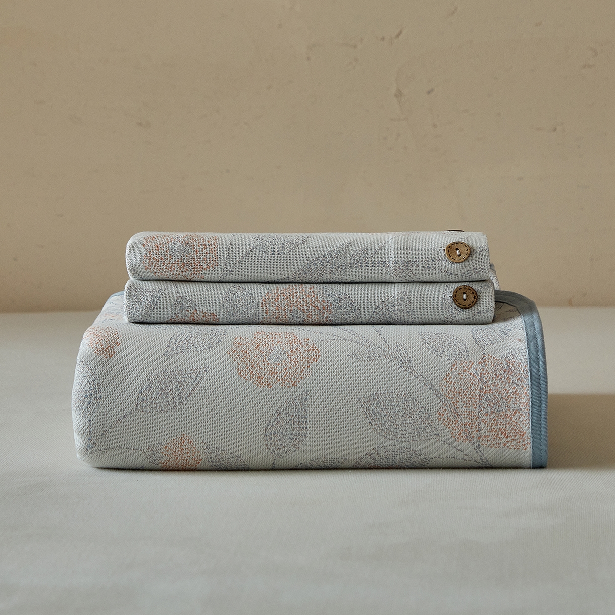 91家纺网 家纺一手货源 找家纺 孑寐家纺 2026新款100%纯棉色织双面大提花老粗布凉席三件套 森间枝语-橘调