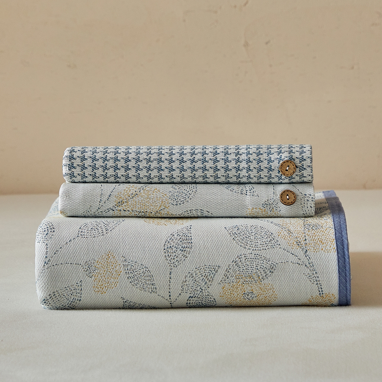 91家纺网 家纺一手货源 找家纺 孑寐家纺 2026新款100%纯棉色织双面大提花老粗布凉席三件套 森间枝语-蓝色