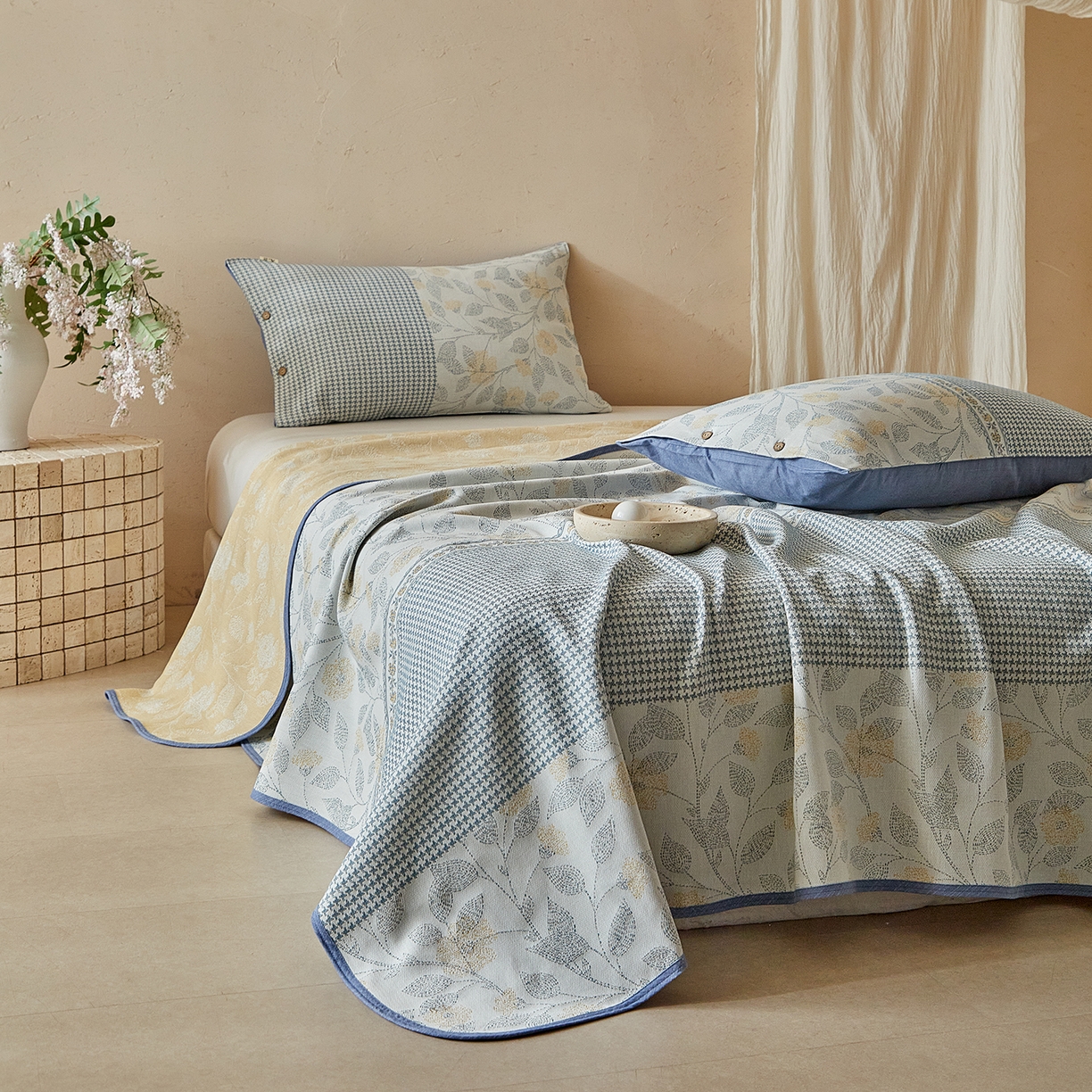 91家纺网 家纺一手货源 找家纺 孑寐家纺 2026新款100%纯棉色织双面大提花老粗布凉席三件套 森间枝语-蓝色