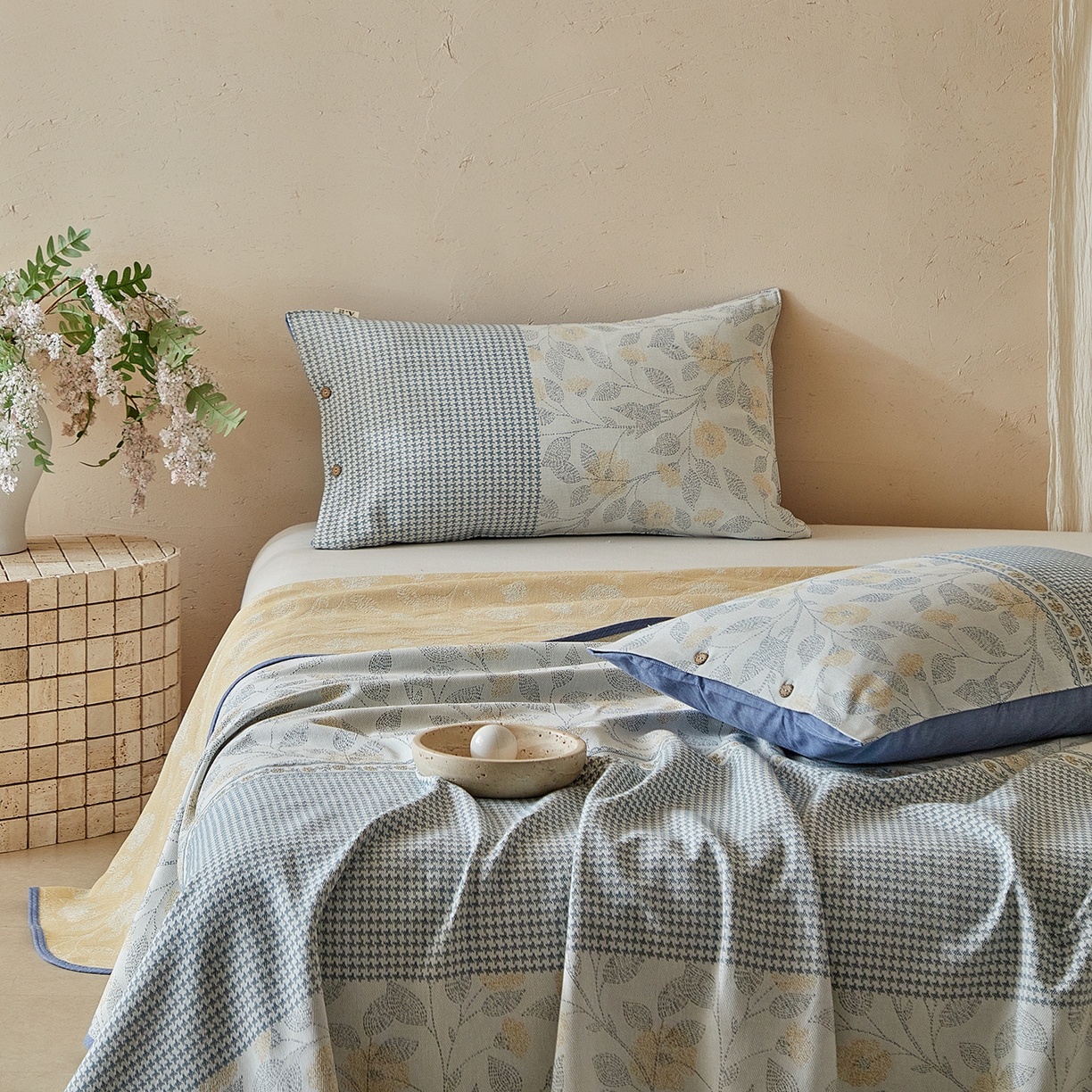 91家纺网 家纺一手货源 找家纺 孑寐家纺 2026新款100%纯棉色织双面大提花老粗布凉席三件套 森间枝语-蓝色