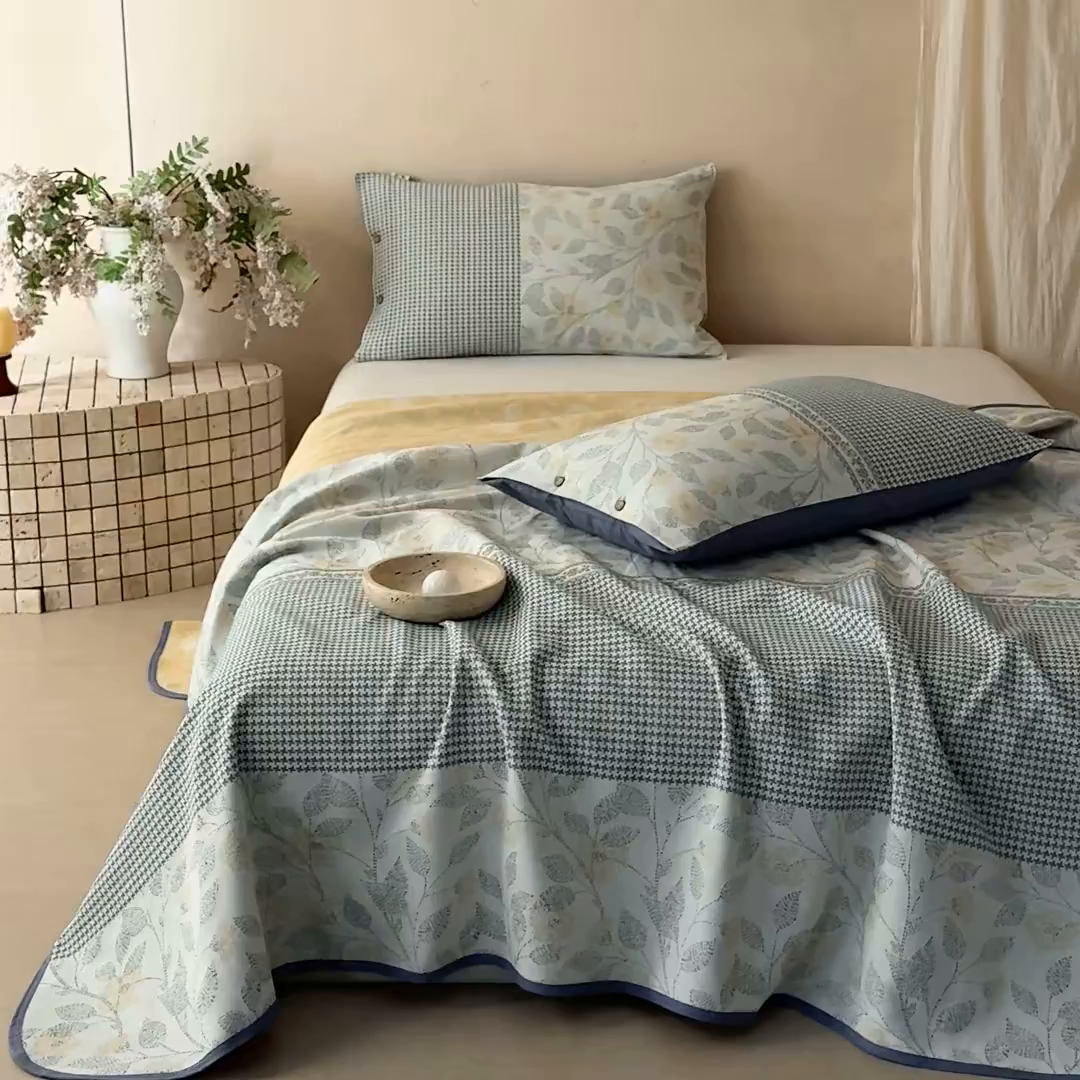 91家纺网 家纺一手货源 找家纺 孑寐家纺 2026新款100%纯棉色织双面大提花老粗布凉席三件套 森间枝语-蓝色