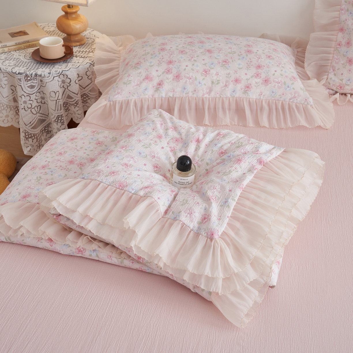 91家纺网 家纺一手货源 找家纺 晨曦家纺 2026新款皱雾纱水洗夏凉被夏被四件套少女ins风韩版 奶油花篱