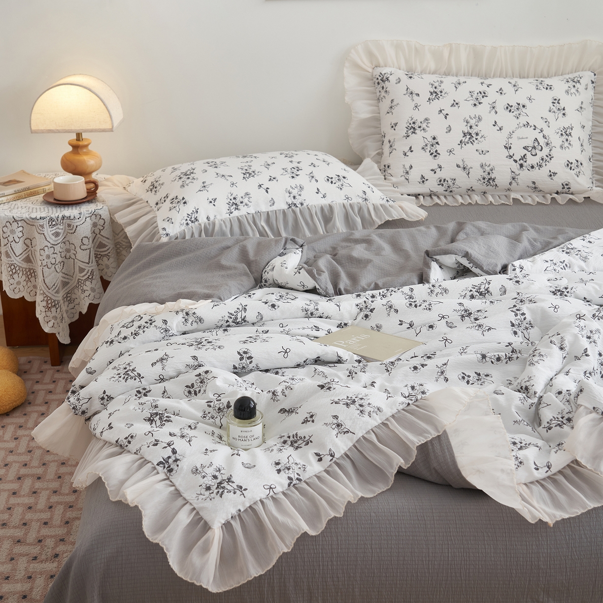 91家纺网 家纺一手货源 找家纺 晨曦家纺 2026新款皱雾纱水洗夏凉被夏被四件套少女ins风韩版 素墨蝶语