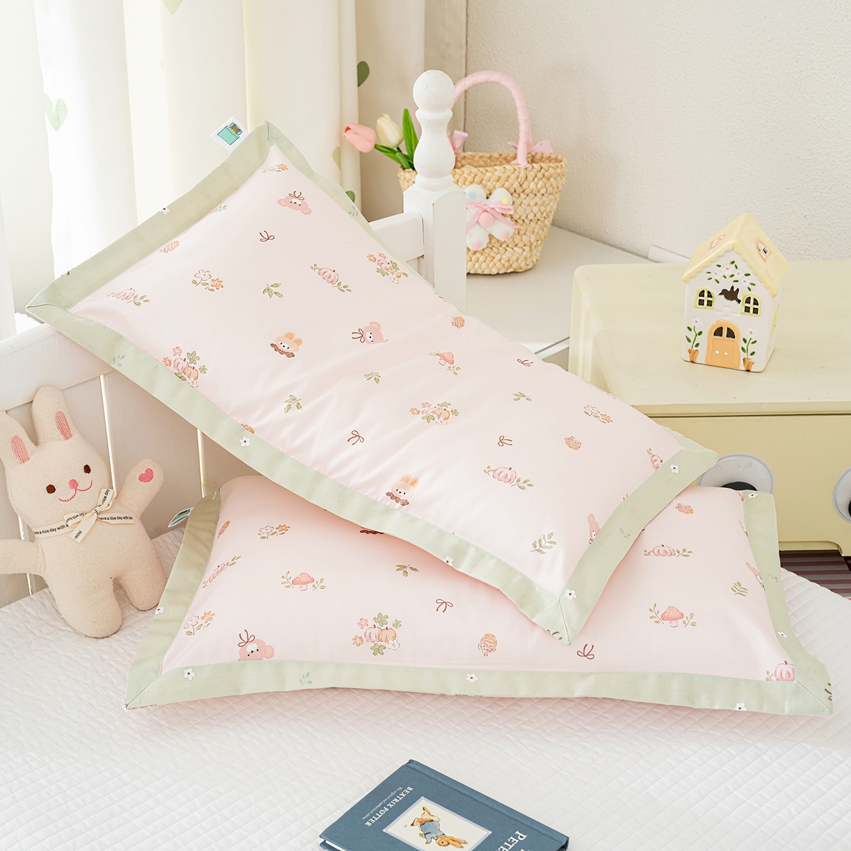 91家纺网 家纺一手货源 找家纺 良佐生活 2026新款A类60支全棉贡缎长绒棉拼角枕套 兔熊宝贝