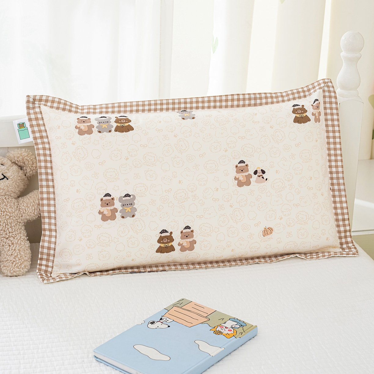 91家纺网 家纺一手货源 找家纺 良佐生活 2026新款A类60支全棉贡缎长绒棉拼角枕套 小熊一家