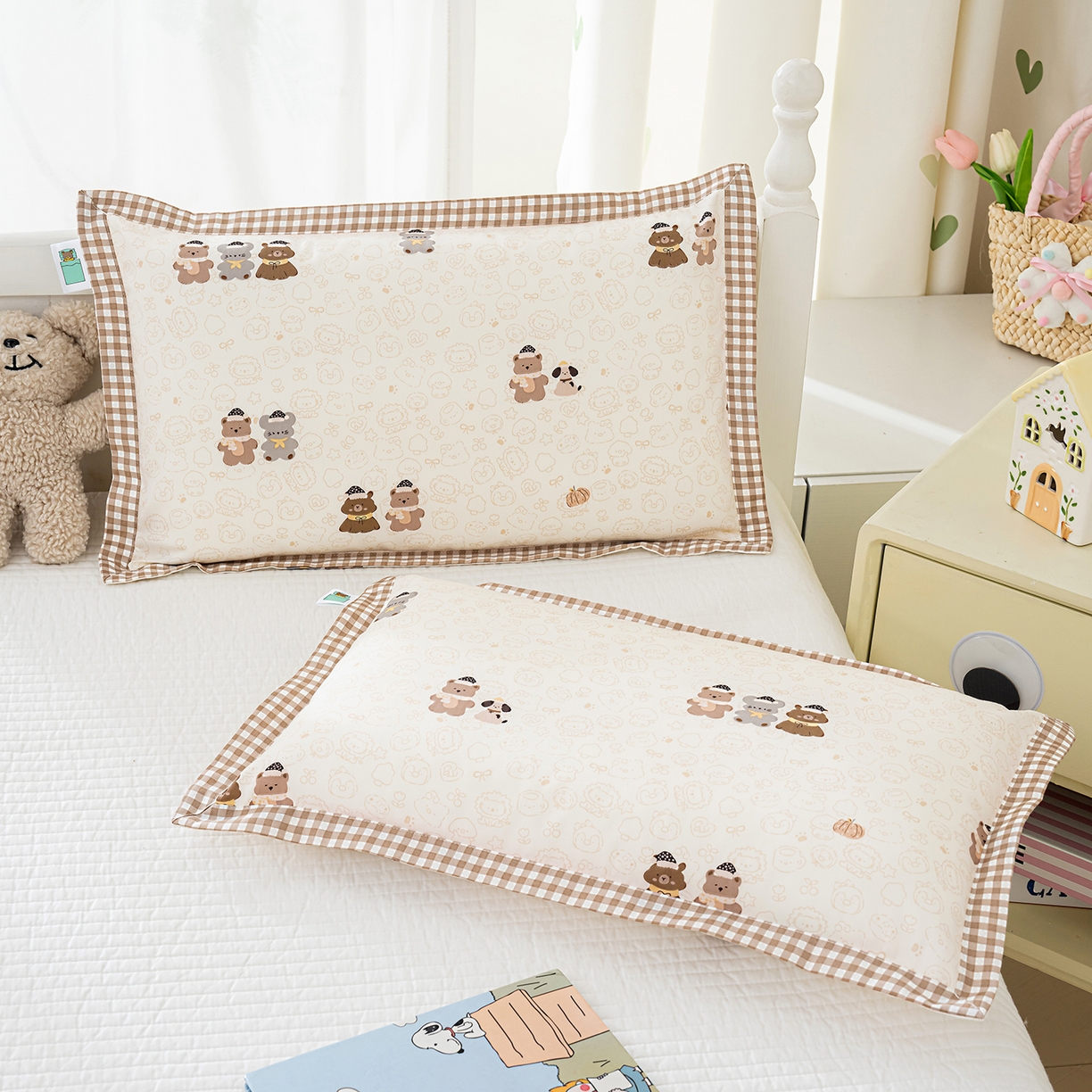 91家纺网 家纺一手货源 找家纺 良佐生活 2026新款A类60支全棉贡缎长绒棉拼角枕套 小熊一家