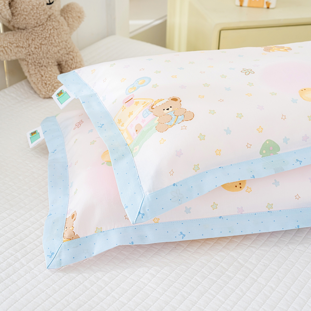 91家纺网 家纺一手货源 找家纺 良佐生活 2026新款A类60支全棉贡缎长绒棉拼角枕套 繁星点点