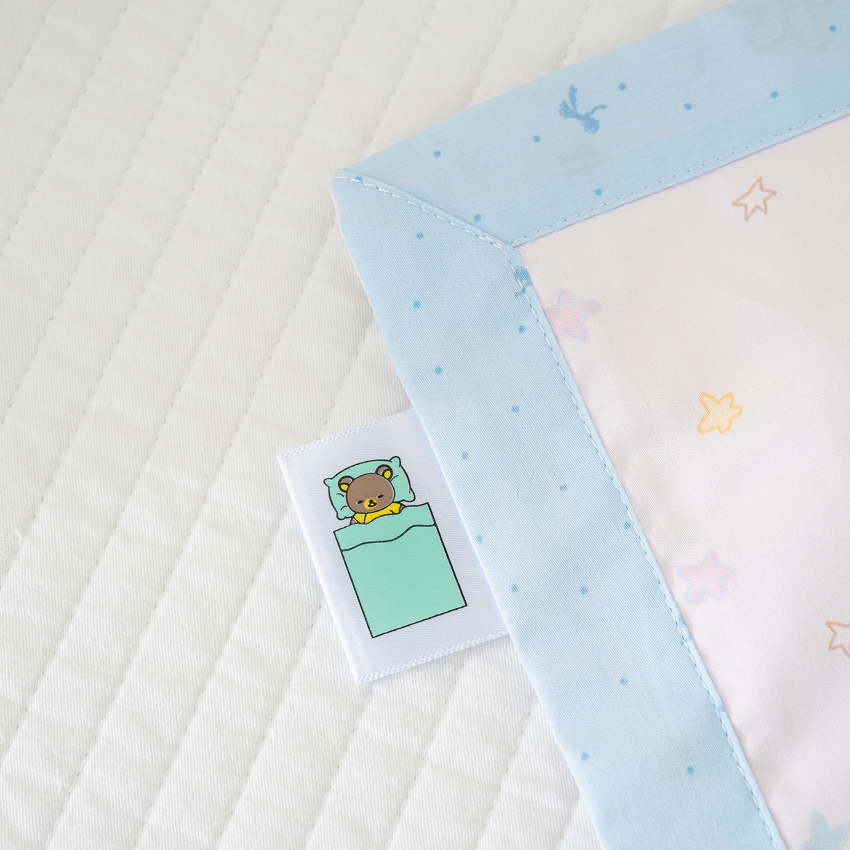 91家纺网 家纺一手货源 找家纺 良佐生活 2026新款A类60支全棉贡缎长绒棉拼角枕套 繁星点点