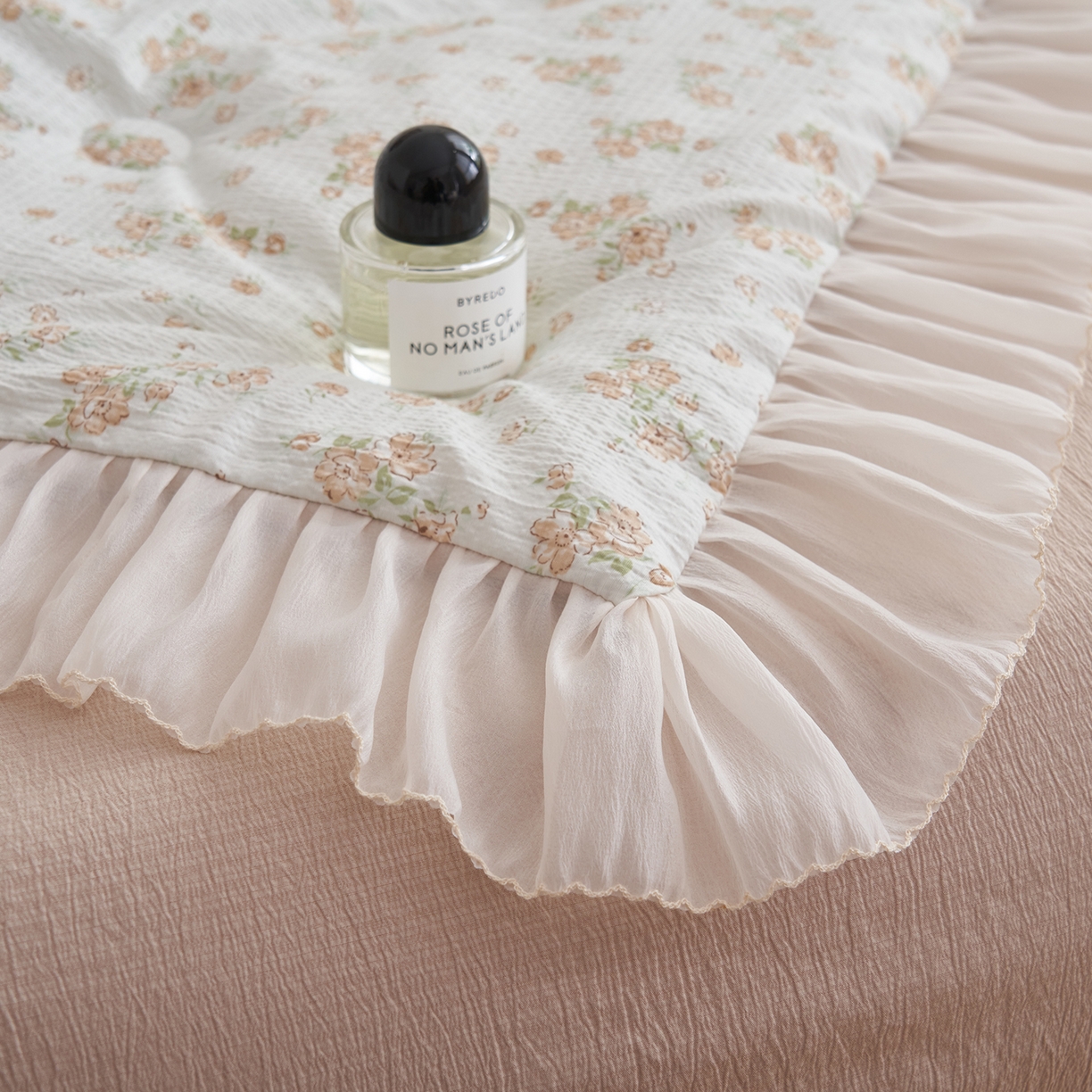 91家纺网 家纺一手货源 找家纺 晨曦家纺 2026新款皱雾纱水洗夏凉被夏被四件套少女ins风韩版 云间花信