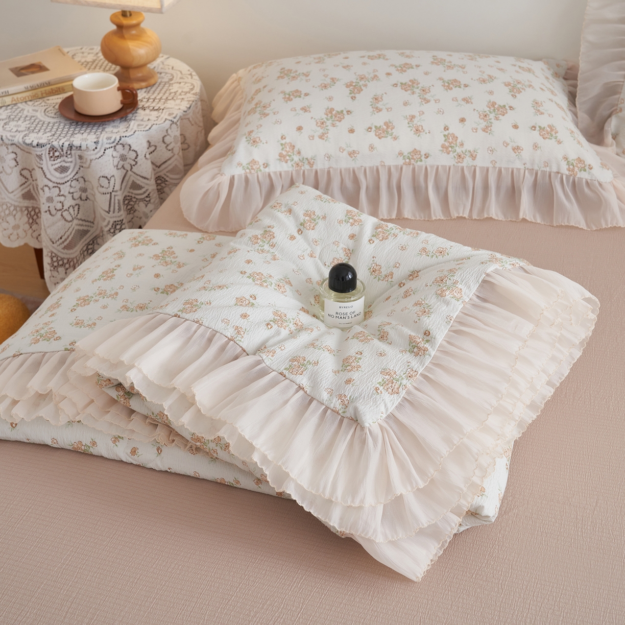 91家纺网 家纺一手货源 找家纺 晨曦家纺 2026新款皱雾纱水洗夏凉被夏被四件套少女ins风韩版 云间花信