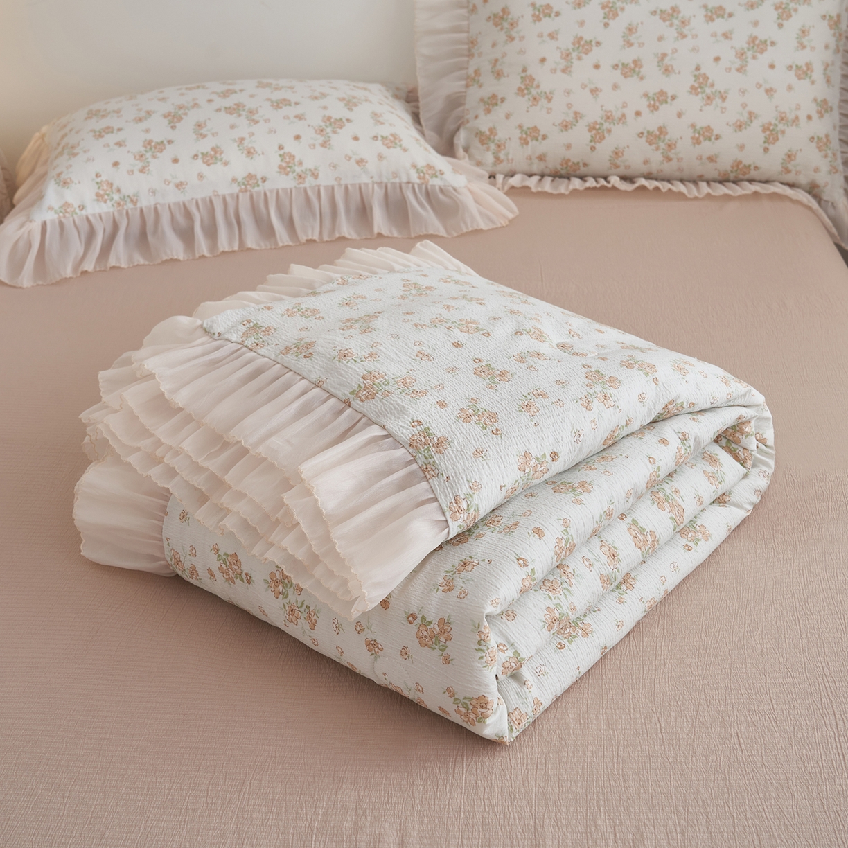 91家纺网 家纺一手货源 找家纺 晨曦家纺 2026新款皱雾纱水洗夏凉被夏被四件套少女ins风韩版 云间花信