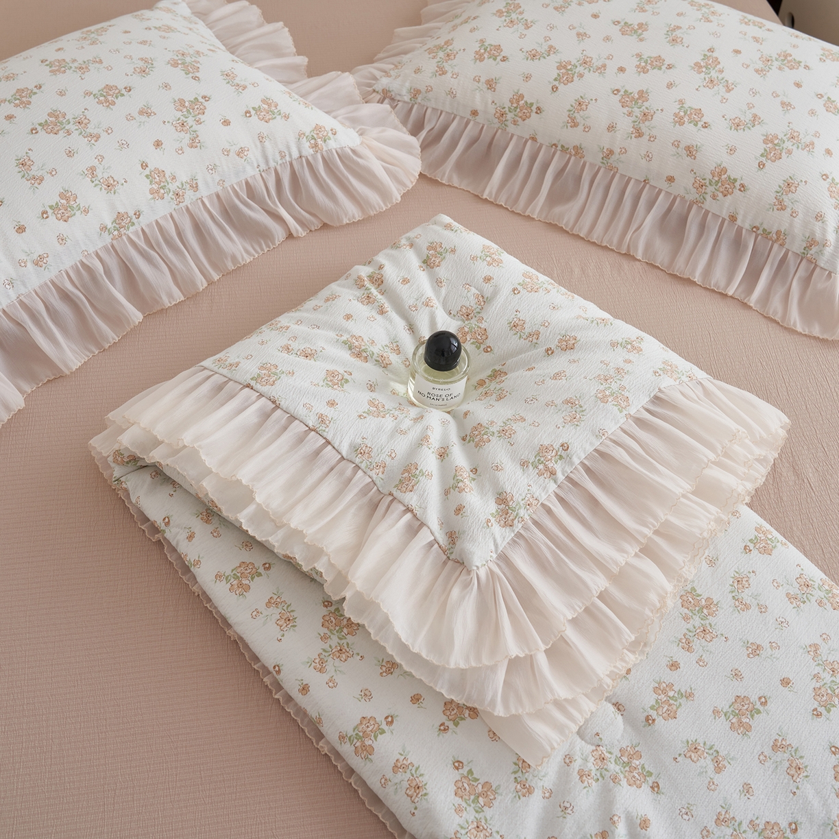 91家纺网 家纺一手货源 找家纺 晨曦家纺 2026新款皱雾纱水洗夏凉被夏被四件套少女ins风韩版 云间花信