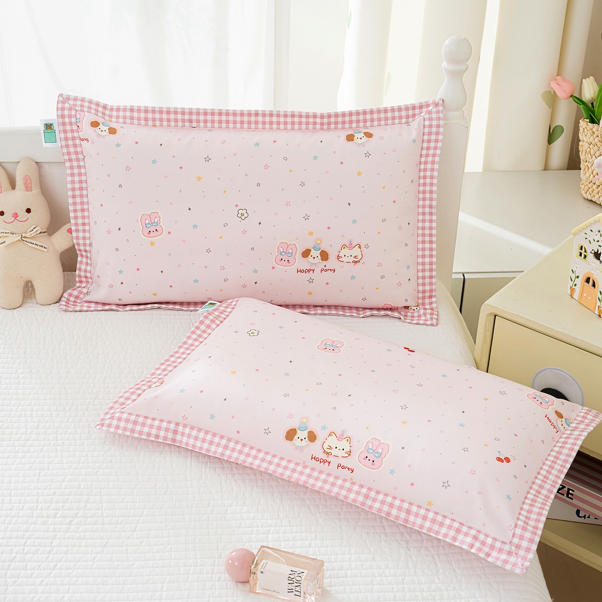 91家纺网 家纺一手货源 找家纺 良佐生活 2026新款A类60支全棉贡缎长绒棉拼角枕套 开心派对