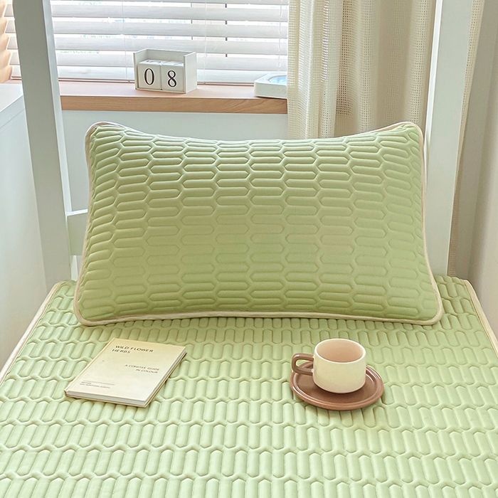 91家纺网 家纺一手货源 找家纺 奇丝雅 2026新款夏季A类纯色乳胶冰丝凉席枕套凉感家用可机洗单人学生宿舍48×74cm一只一对 乳胶冰丝枕套-果绿