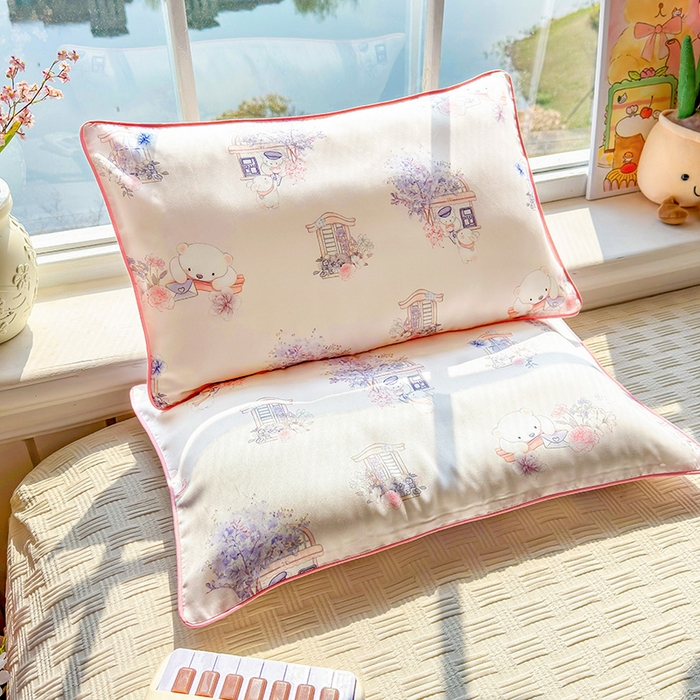 91家纺网 家纺一手货源 找家纺 姝辰 2026新款莱赛尔嵌绳卡通印花枕套儿童夏季凉感冰丝枕套幼儿园乳胶枕套枕罩 春日来信