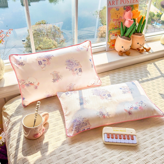 91家纺网 家纺一手货源 找家纺 姝辰 2026新款莱赛尔嵌绳卡通印花枕套儿童夏季凉感冰丝枕套幼儿园乳胶枕套枕罩 春日来信