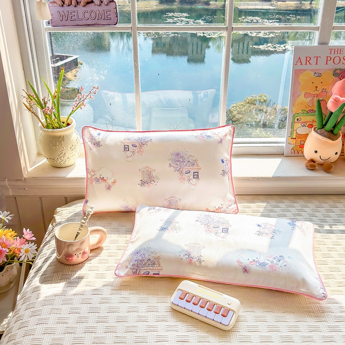 91家纺网 家纺一手货源 找家纺 姝辰 2026新款莱赛尔嵌绳卡通印花枕套儿童夏季凉感冰丝枕套幼儿园乳胶枕套枕罩 春日来信