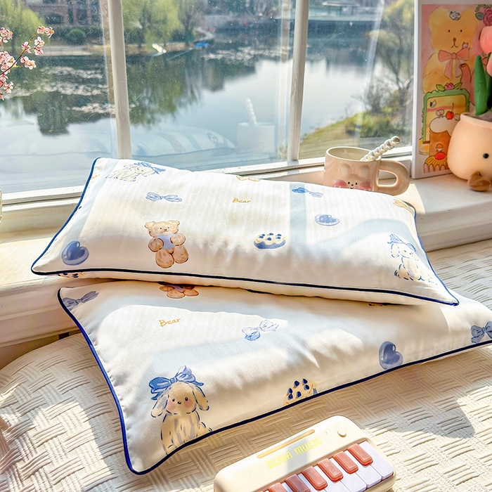 91家纺网 家纺一手货源 找家纺 姝辰 2026新款莱赛尔嵌绳卡通印花枕套儿童夏季凉感冰丝枕套幼儿园乳胶枕套枕罩 蓝莓蛋糕