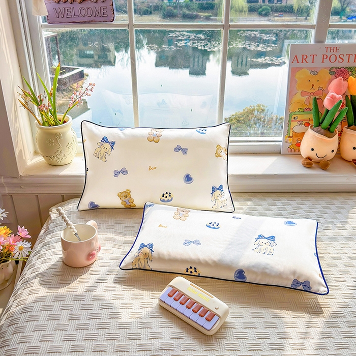 91家纺网 家纺一手货源 找家纺 姝辰 2026新款莱赛尔嵌绳卡通印花枕套儿童夏季凉感冰丝枕套幼儿园乳胶枕套枕罩 蓝莓蛋糕