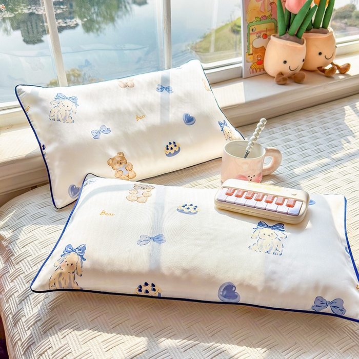 91家纺网 家纺一手货源 找家纺 姝辰 2026新款莱赛尔嵌绳卡通印花枕套儿童夏季凉感冰丝枕套幼儿园乳胶枕套枕罩 蓝莓蛋糕