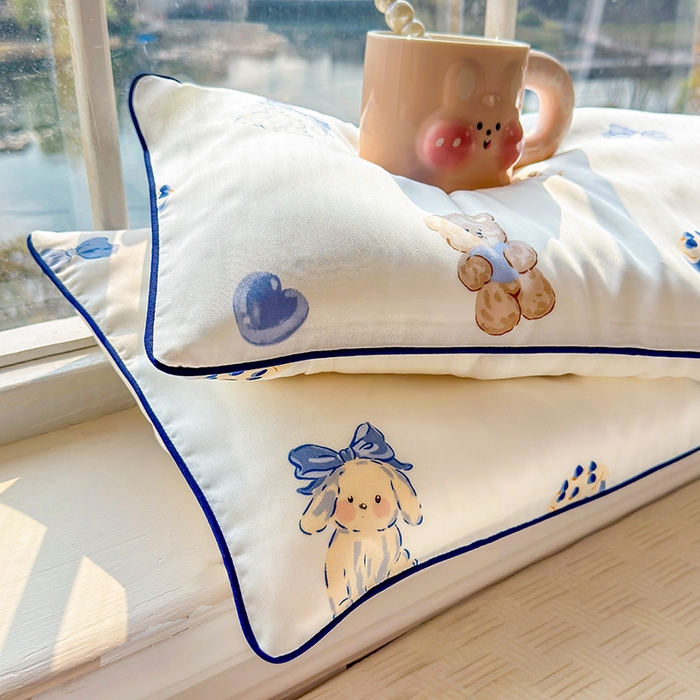 91家纺网 家纺一手货源 找家纺 姝辰 2026新款莱赛尔嵌绳卡通印花枕套儿童夏季凉感冰丝枕套幼儿园乳胶枕套枕罩 蓝莓蛋糕