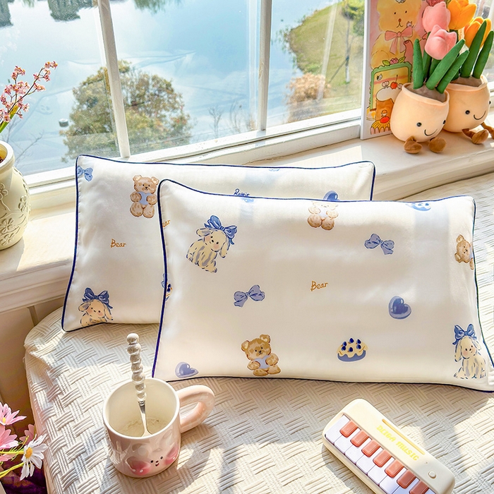 91家纺网 家纺一手货源 找家纺 姝辰 2026新款莱赛尔嵌绳卡通印花枕套儿童夏季凉感冰丝枕套幼儿园乳胶枕套枕罩 蓝莓蛋糕