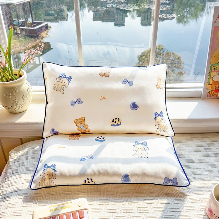 91家纺网 家纺一手货源 找家纺 姝辰 2026新款莱赛尔嵌绳卡通印花枕套儿童夏季凉感冰丝枕套幼儿园乳胶枕套枕罩 蓝莓蛋糕