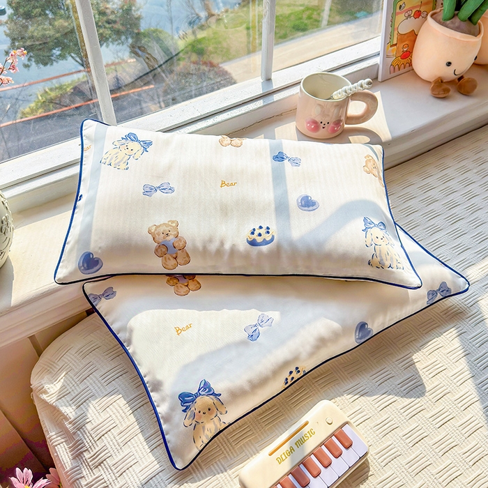 91家纺网 家纺一手货源 找家纺 姝辰 2026新款莱赛尔嵌绳卡通印花枕套儿童夏季凉感冰丝枕套幼儿园乳胶枕套枕罩 蓝莓蛋糕