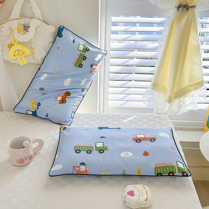 91家纺网 家纺一手货源 找家纺 姝辰 2026新款莱赛尔嵌绳卡通印花枕套儿童夏季凉感冰丝枕套幼儿园乳胶枕套枕罩 天空车城