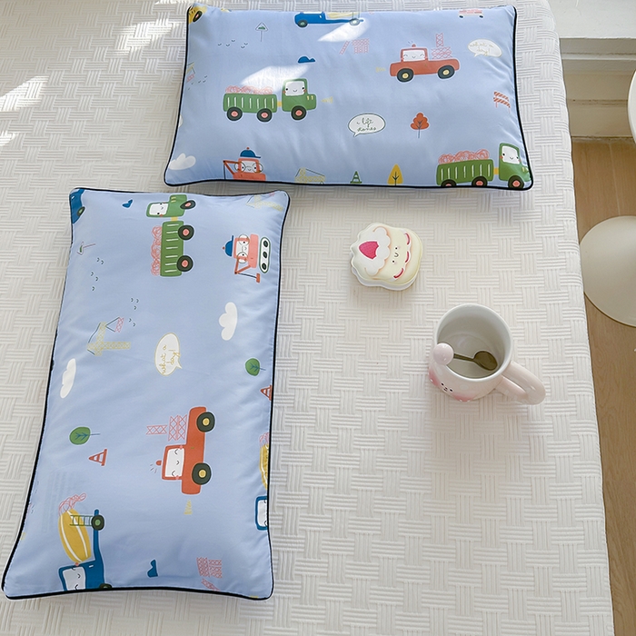 91家纺网 家纺一手货源 找家纺 姝辰 2026新款莱赛尔嵌绳卡通印花枕套儿童夏季凉感冰丝枕套幼儿园乳胶枕套枕罩 天空车城