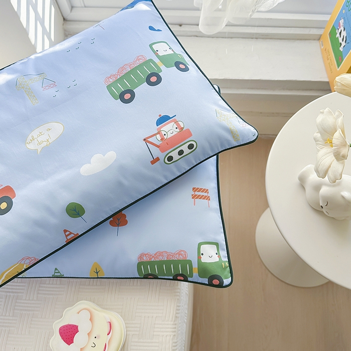 91家纺网 家纺一手货源 找家纺 姝辰 2026新款莱赛尔嵌绳卡通印花枕套儿童夏季凉感冰丝枕套幼儿园乳胶枕套枕罩 天空车城