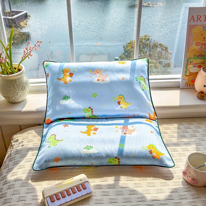 91家纺网 家纺一手货源 找家纺 姝辰 2026新款莱赛尔嵌绳卡通印花枕套儿童夏季凉感冰丝枕套幼儿园乳胶枕套枕罩 元气恐龙
