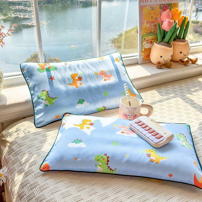 91家纺网 家纺一手货源 找家纺 姝辰 2026新款莱赛尔嵌绳卡通印花枕套儿童夏季凉感冰丝枕套幼儿园乳胶枕套枕罩 元气恐龙