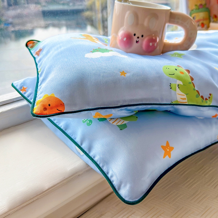 91家纺网 家纺一手货源 找家纺 姝辰 2026新款莱赛尔嵌绳卡通印花枕套儿童夏季凉感冰丝枕套幼儿园乳胶枕套枕罩 元气恐龙