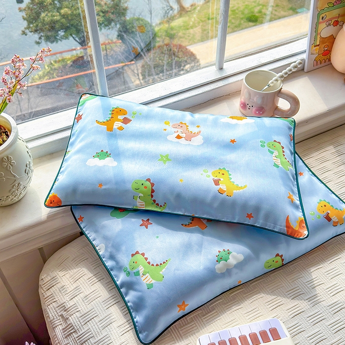 91家纺网 家纺一手货源 找家纺 姝辰 2026新款莱赛尔嵌绳卡通印花枕套儿童夏季凉感冰丝枕套幼儿园乳胶枕套枕罩 元气恐龙